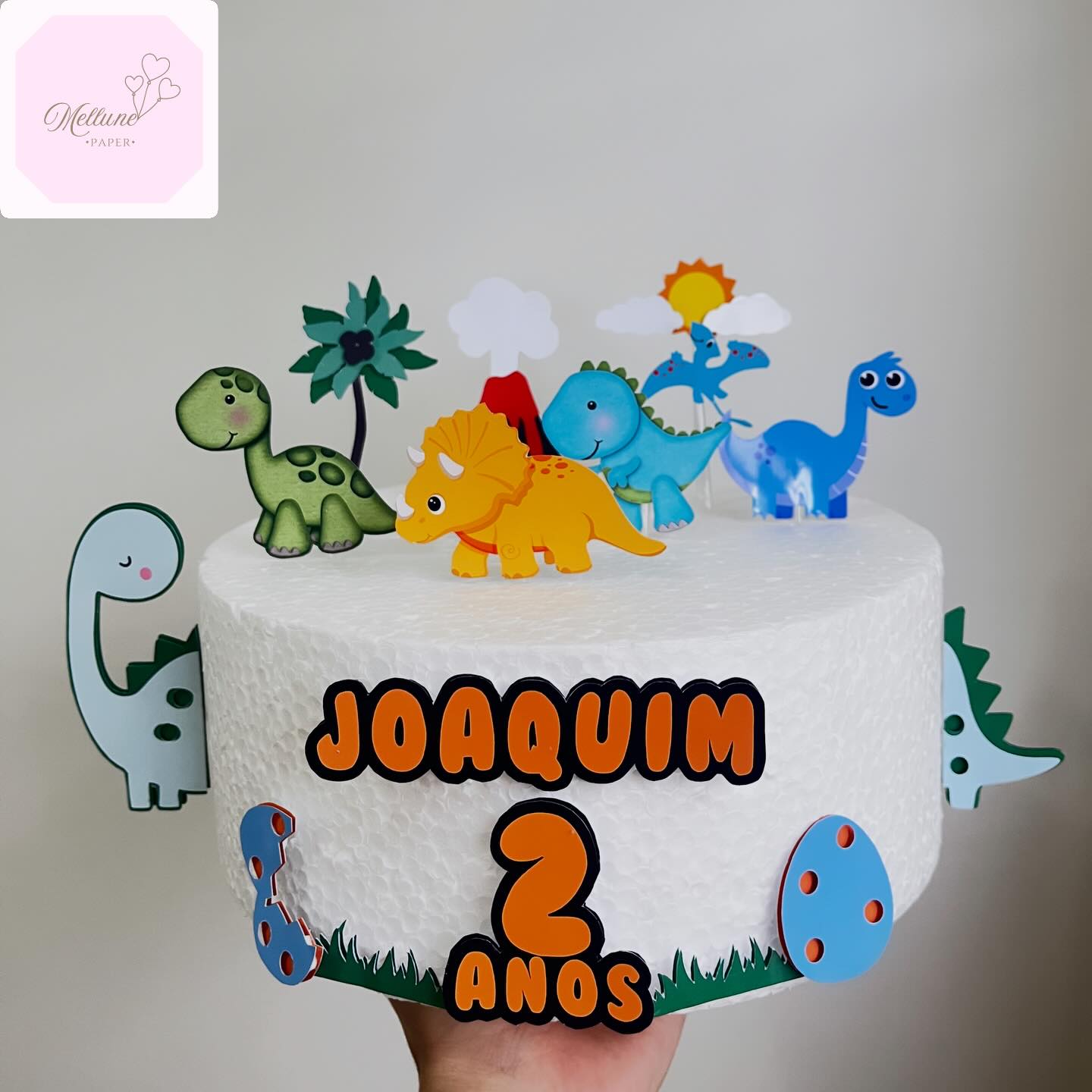 Topo de bolo de dinossauros personalizado da Mellune Paper